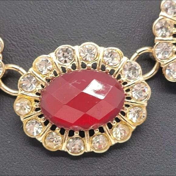 Signed Avon Faux Ruby Red Faceted & Rhinestone Gold Tone Necklace Stunning - Picture 4 of 12